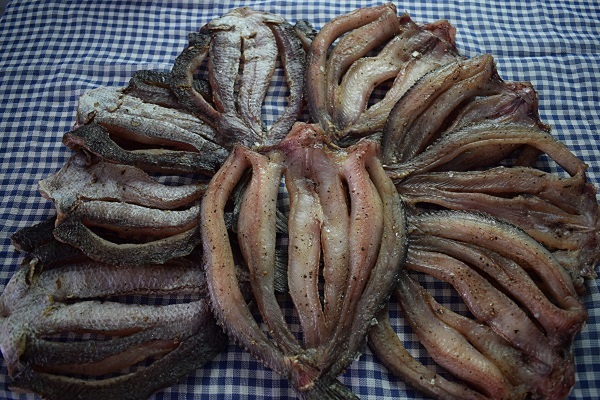 Khô cá lóc phơi truyền thống